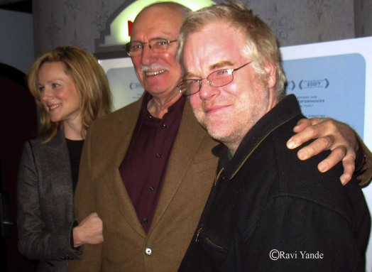 Hoffman with cast members and good friends Laura Linney and Philip Bosco